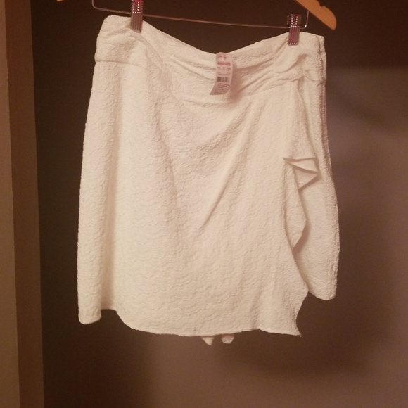 White Nanette Lepore mini skort size 10 - Picture 3 of 4